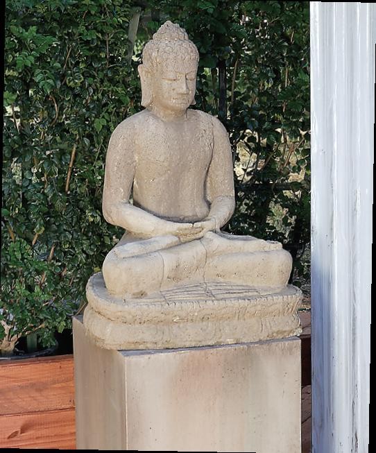 Sitting Buddha statue